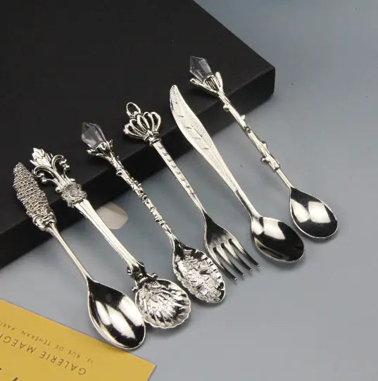 Vintage Royal Dessert Cutlery Set - Elegant & Timeless