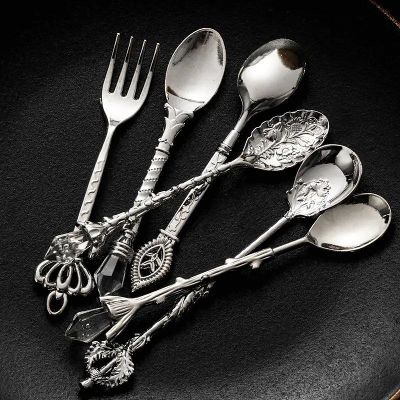 Vintage Royal Dessert Cutlery Set - Elegant & Timeless