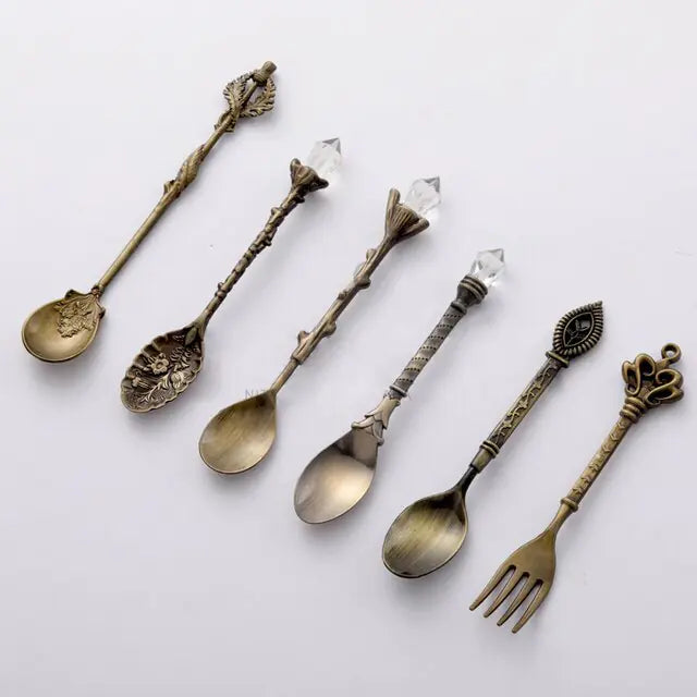 Vintage Royal Dessert Cutlery Set - Elegant & Timeless