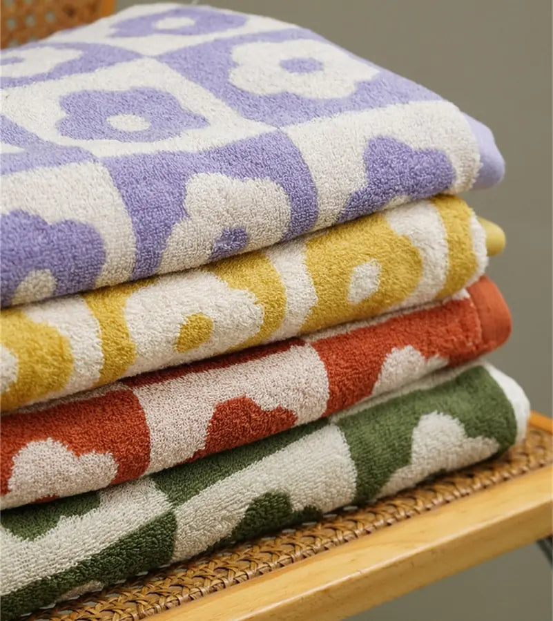 Retro Checkered Face & Bathroom Towels - Stylish & Soft